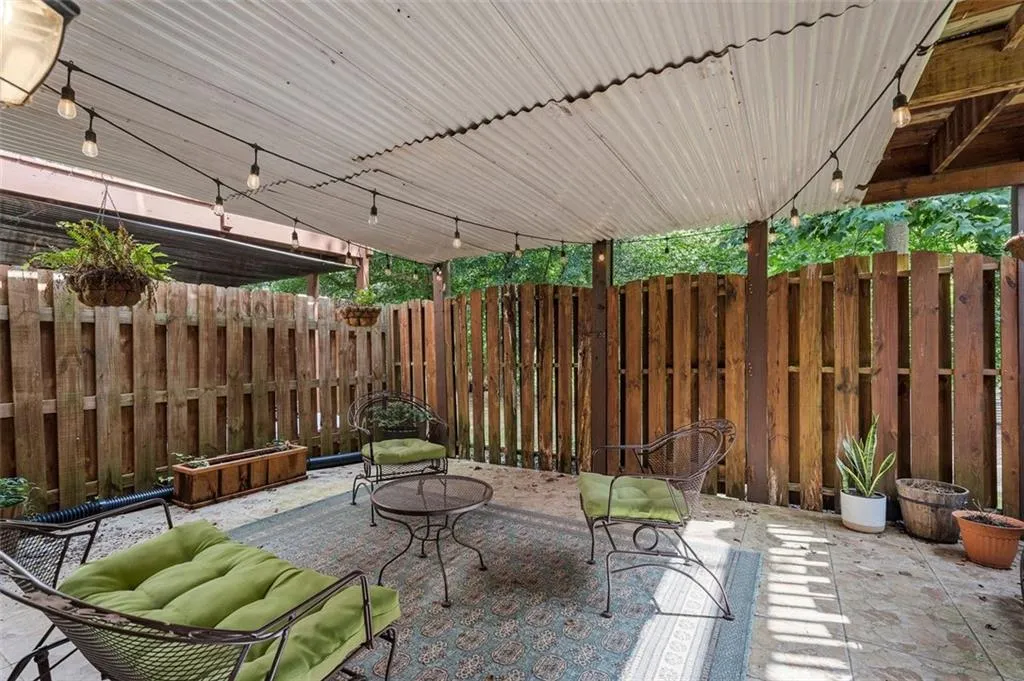 2105 Queen Anne Court, Atlanta, Georgia 30350, 3 Bedrooms Bedrooms, ,3 BathroomsBathrooms,Residential,Sold,2105 Queen Anne Court,7432476