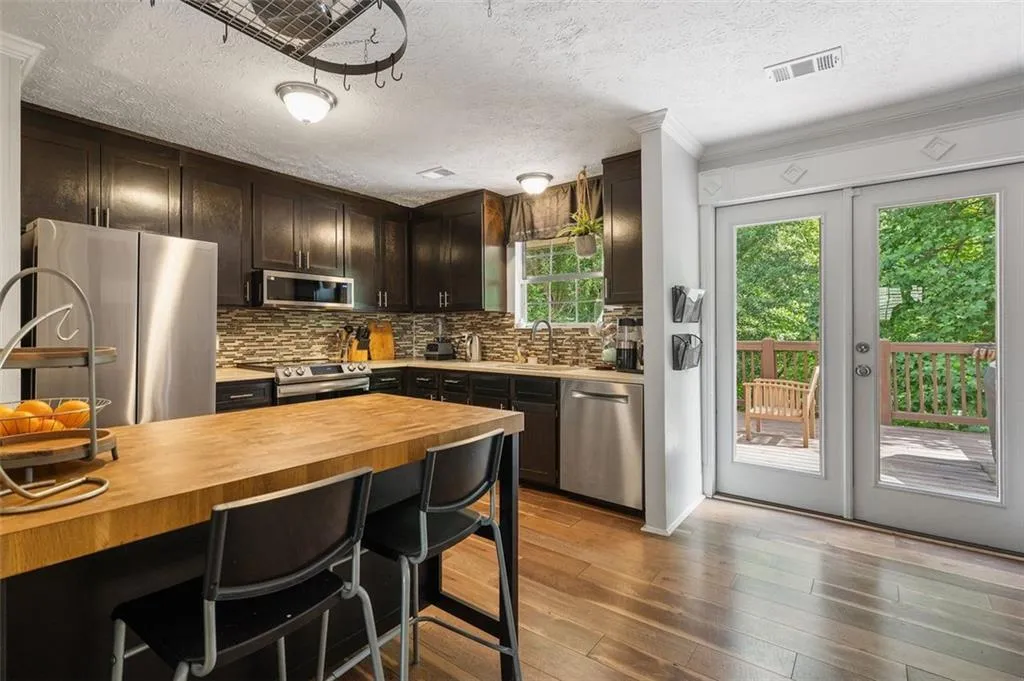 2105 Queen Anne Court, Atlanta, Georgia 30350, 3 Bedrooms Bedrooms, ,3 BathroomsBathrooms,Residential,Sold,2105 Queen Anne Court,7432476