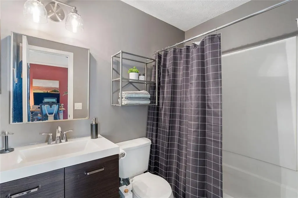 2105 Queen Anne Court, Atlanta, Georgia 30350, 3 Bedrooms Bedrooms, ,3 BathroomsBathrooms,Residential,Sold,2105 Queen Anne Court,7432476