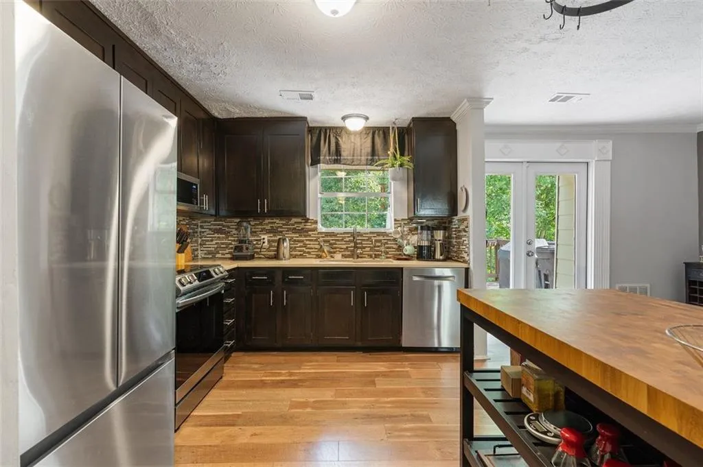 2105 Queen Anne Court, Atlanta, Georgia 30350, 3 Bedrooms Bedrooms, ,3 BathroomsBathrooms,Residential,Sold,2105 Queen Anne Court,7432476