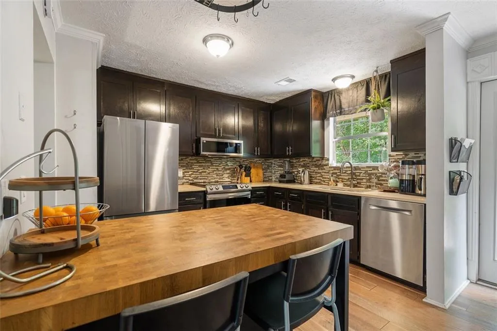 2105 Queen Anne Court, Atlanta, Georgia 30350, 3 Bedrooms Bedrooms, ,3 BathroomsBathrooms,Residential,Sold,2105 Queen Anne Court,7432476