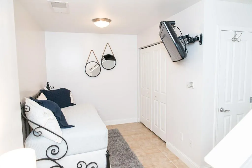 1119 Glenridge Place Ne Unit 1119, Atlanta, Georgia 30342, 1 Bedroom Bedrooms, ,1 BathroomBathrooms,Residential,Sold,1119 Glenridge Place Ne Unit 1119,6128394