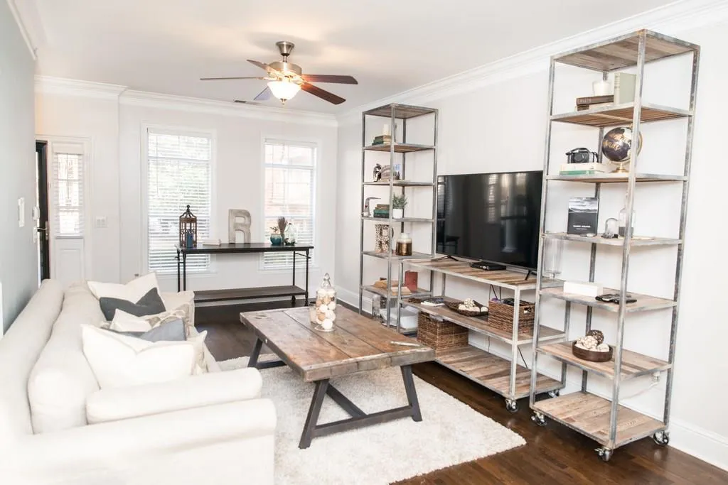 1119 Glenridge Place Ne Unit 1119, Atlanta, Georgia 30342, 1 Bedroom Bedrooms, ,1 BathroomBathrooms,Residential,Sold,1119 Glenridge Place Ne Unit 1119,6128394