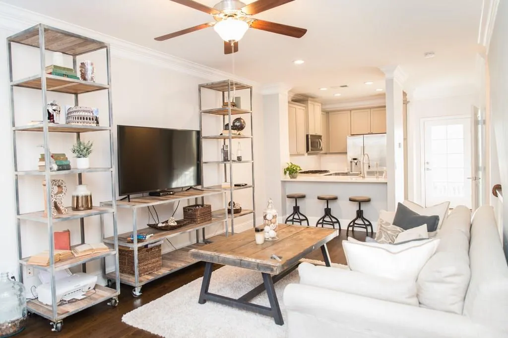 1119 Glenridge Place Ne Unit 1119, Atlanta, Georgia 30342, 1 Bedroom Bedrooms, ,1 BathroomBathrooms,Residential,Sold,1119 Glenridge Place Ne Unit 1119,6128394