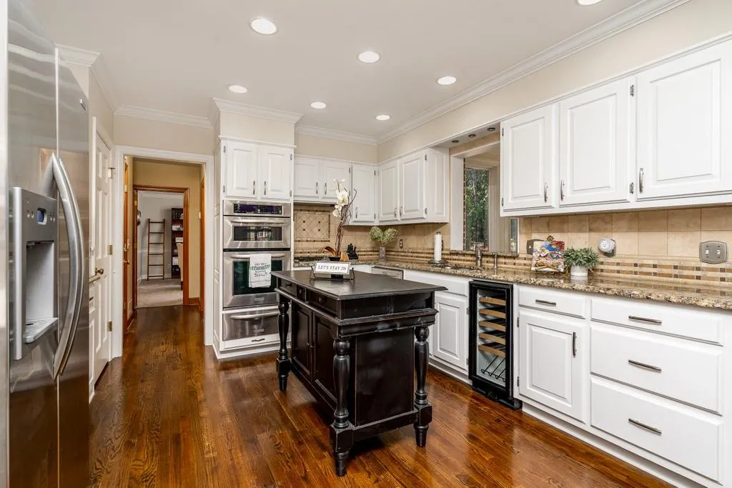 1590 Bakers Glen Drive, Sandy Springs, Georgia 30350, 5 Bedrooms Bedrooms, ,5 BathroomsBathrooms,Residential,Sold,1590 Bakers Glen Drive,6794167