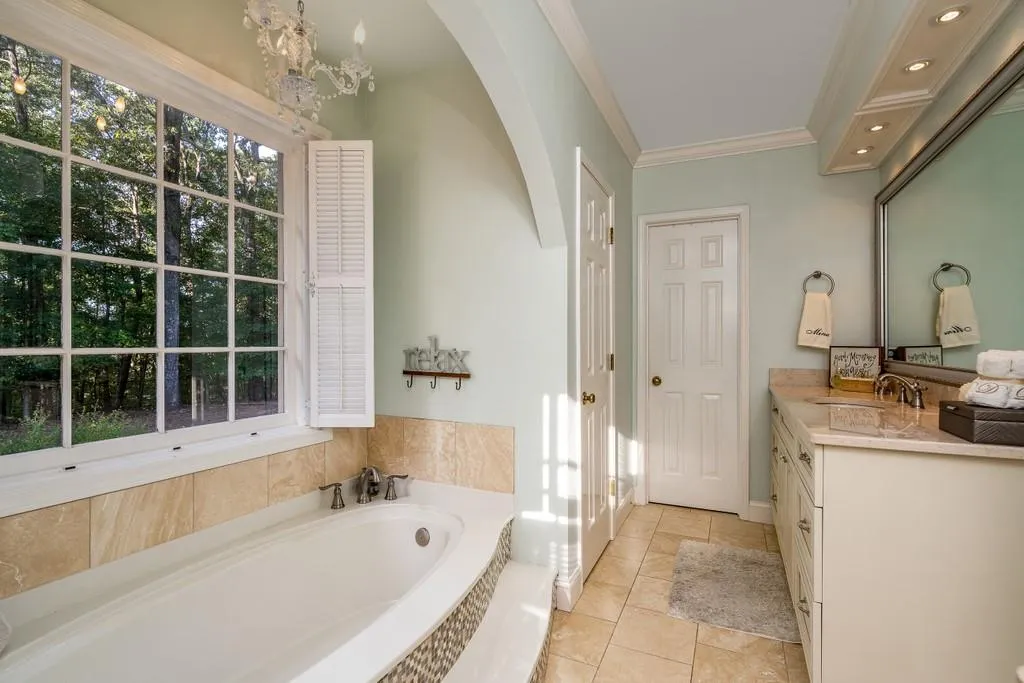 1590 Bakers Glen Drive, Sandy Springs, Georgia 30350, 5 Bedrooms Bedrooms, ,5 BathroomsBathrooms,Residential,Sold,1590 Bakers Glen Drive,6794167