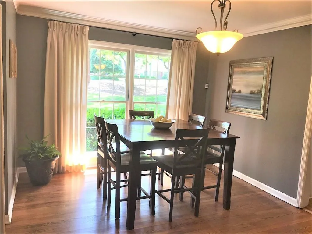 560 Carriage Drive, Sandy Springs, Georgia 30328, 4 Bedrooms Bedrooms, ,3 BathroomsBathrooms,Residential,Sold,560 Carriage Drive,6678794