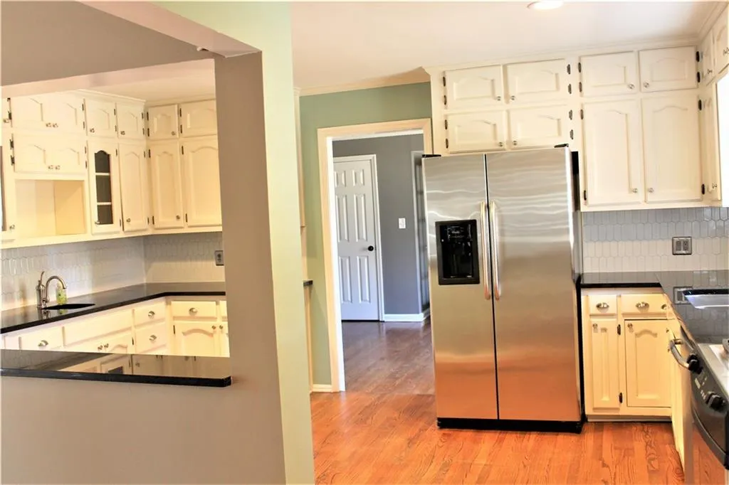 560 Carriage Drive, Sandy Springs, Georgia 30328, 4 Bedrooms Bedrooms, ,3 BathroomsBathrooms,Residential,Sold,560 Carriage Drive,6678794