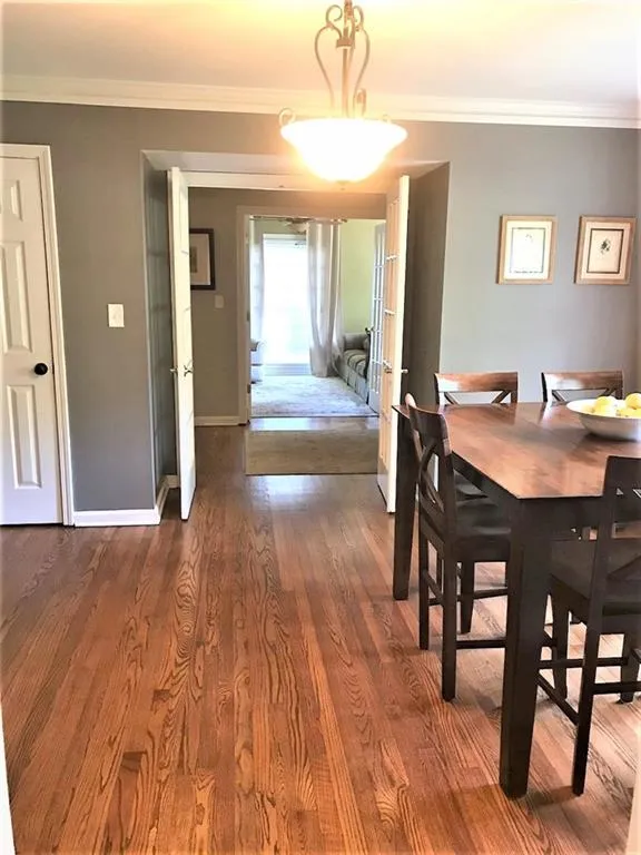 560 Carriage Drive, Sandy Springs, Georgia 30328, 4 Bedrooms Bedrooms, ,3 BathroomsBathrooms,Residential,Sold,560 Carriage Drive,6678794