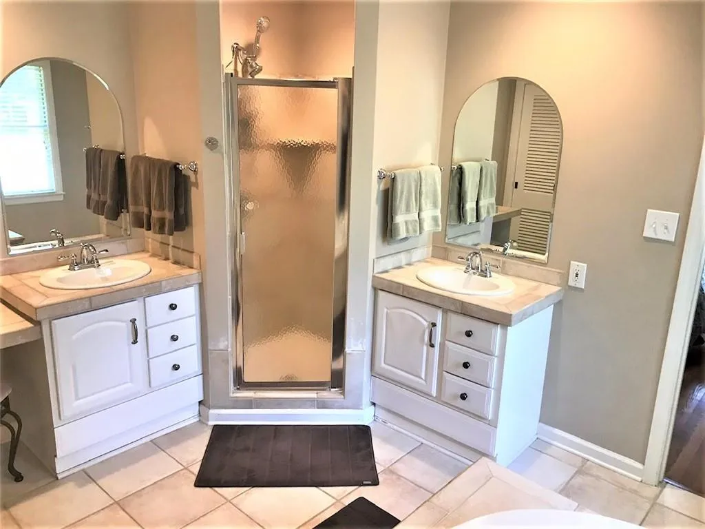 560 Carriage Drive, Sandy Springs, Georgia 30328, 4 Bedrooms Bedrooms, ,3 BathroomsBathrooms,Residential,Sold,560 Carriage Drive,6678794