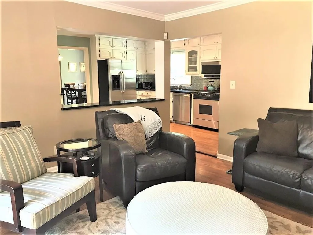 560 Carriage Drive, Sandy Springs, Georgia 30328, 4 Bedrooms Bedrooms, ,3 BathroomsBathrooms,Residential,Sold,560 Carriage Drive,6678794