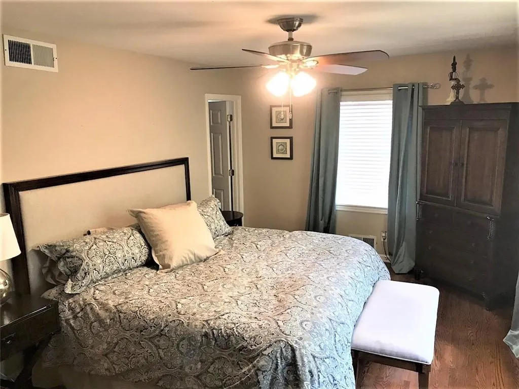 560 Carriage Drive, Sandy Springs, Georgia 30328, 4 Bedrooms Bedrooms, ,3 BathroomsBathrooms,Residential,Sold,560 Carriage Drive,6678794