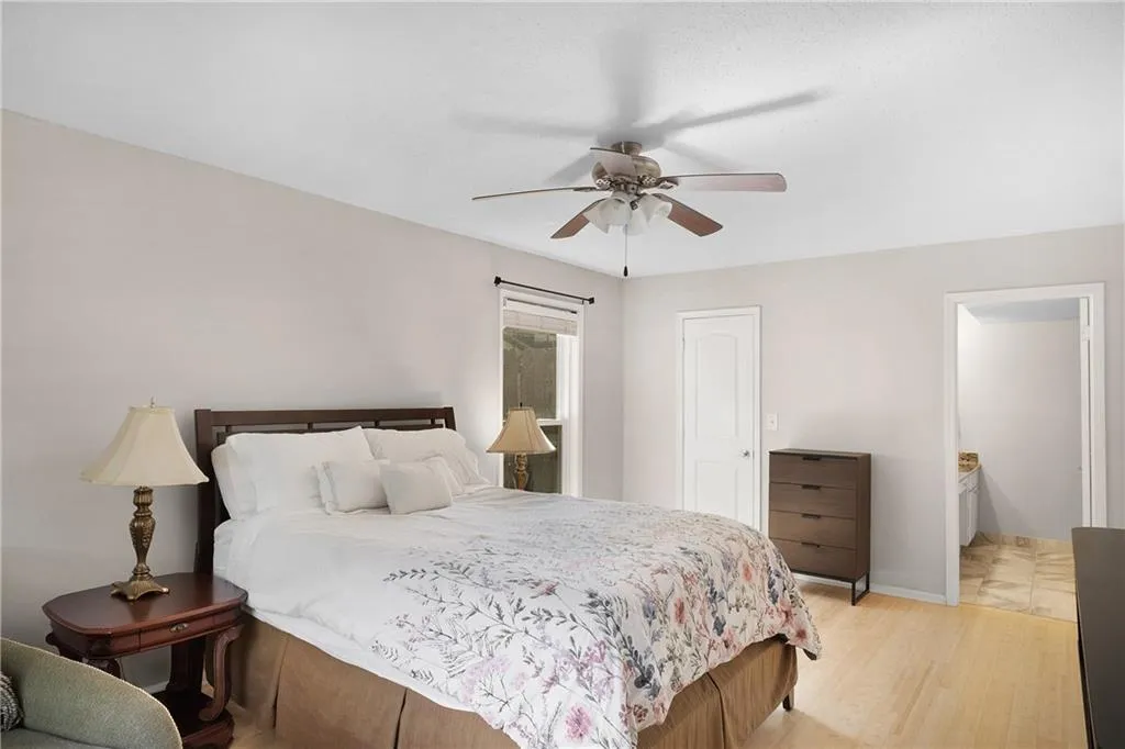 6851 Roswell Road Unit F1, Sandy Springs, Georgia 30328, 2 Bedrooms Bedrooms, ,2 BathroomsBathrooms,Residential,Sold,6851 Roswell Road Unit F1,7031931