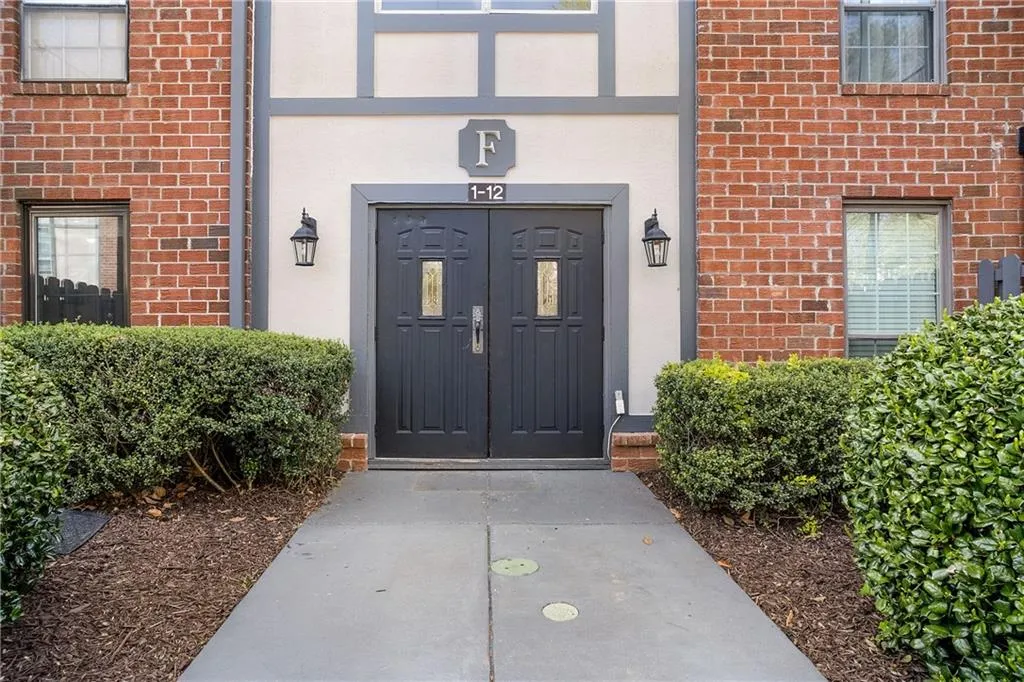 6851 Roswell Road Unit F1, Sandy Springs, Georgia 30328, 2 Bedrooms Bedrooms, ,2 BathroomsBathrooms,Residential,Sold,6851 Roswell Road Unit F1,7031931