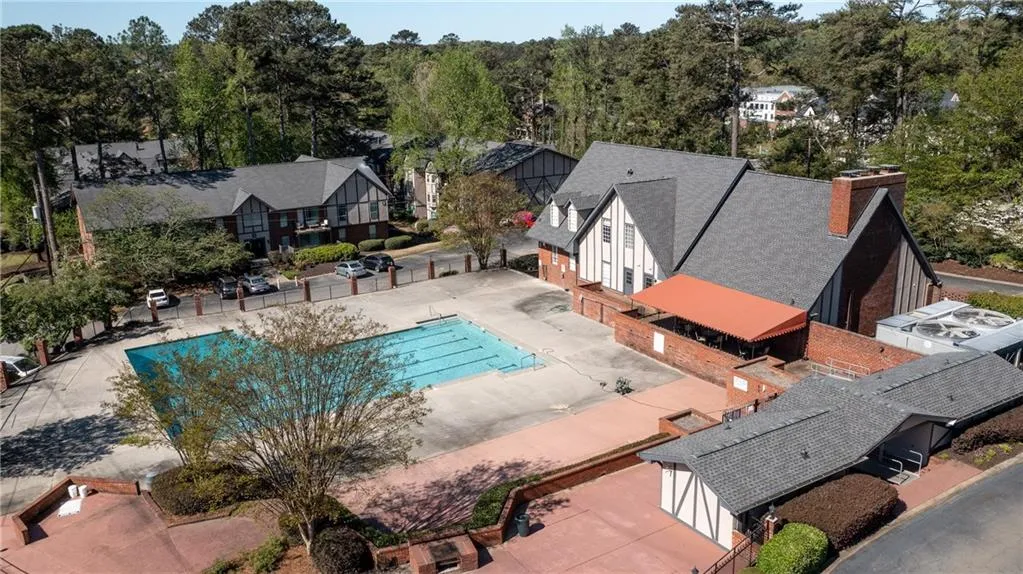 6851 Roswell Road Unit F1, Sandy Springs, Georgia 30328, 2 Bedrooms Bedrooms, ,2 BathroomsBathrooms,Residential,Sold,6851 Roswell Road Unit F1,7031931