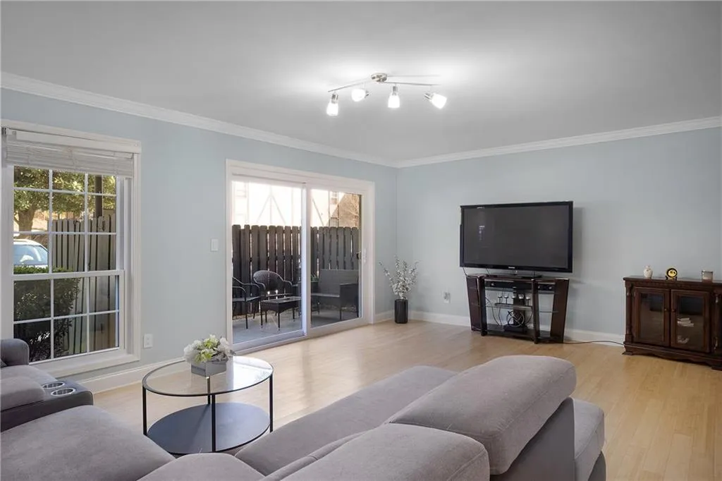 6851 Roswell Road Unit F1, Sandy Springs, Georgia 30328, 2 Bedrooms Bedrooms, ,2 BathroomsBathrooms,Residential,Sold,6851 Roswell Road Unit F1,7031931