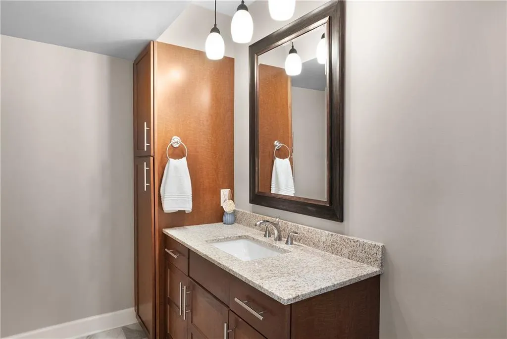 6851 Roswell Road Unit F1, Sandy Springs, Georgia 30328, 2 Bedrooms Bedrooms, ,2 BathroomsBathrooms,Residential,Sold,6851 Roswell Road Unit F1,7031931