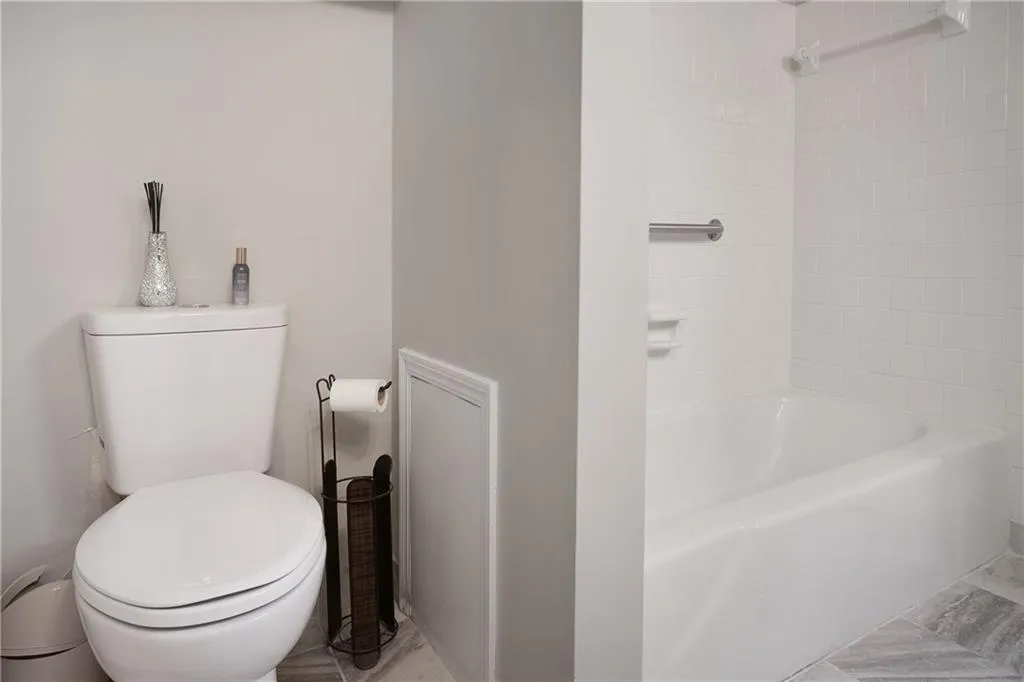 6851 Roswell Road Unit F1, Sandy Springs, Georgia 30328, 2 Bedrooms Bedrooms, ,2 BathroomsBathrooms,Residential,Sold,6851 Roswell Road Unit F1,7031931