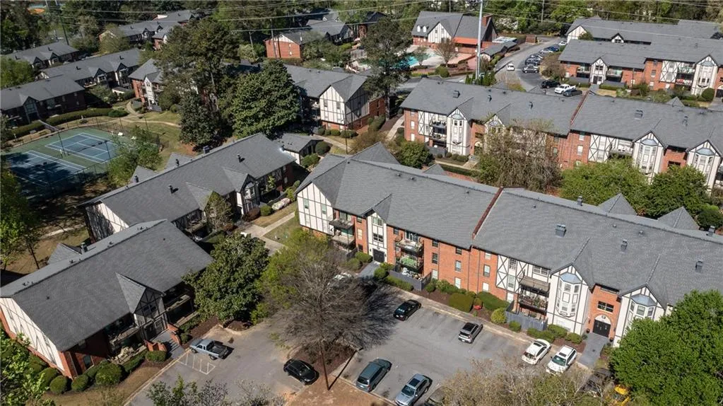 6851 Roswell Road Unit F1, Sandy Springs, Georgia 30328, 2 Bedrooms Bedrooms, ,2 BathroomsBathrooms,Residential,Sold,6851 Roswell Road Unit F1,7031931