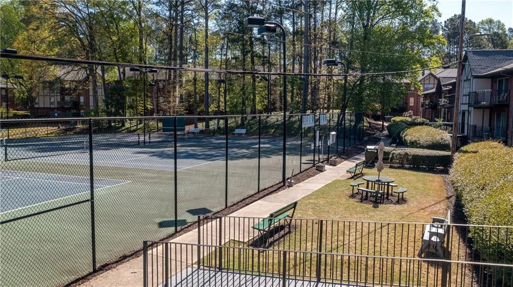 6851 Roswell Road Unit F1, Sandy Springs, Georgia 30328, 2 Bedrooms Bedrooms, ,2 BathroomsBathrooms,Residential,Sold,6851 Roswell Road Unit F1,7031931