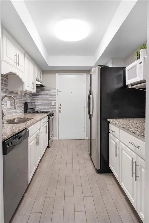 6851 Roswell Road Unit F1, Sandy Springs, Georgia 30328, 2 Bedrooms Bedrooms, ,2 BathroomsBathrooms,Residential,Sold,6851 Roswell Road Unit F1,7031931