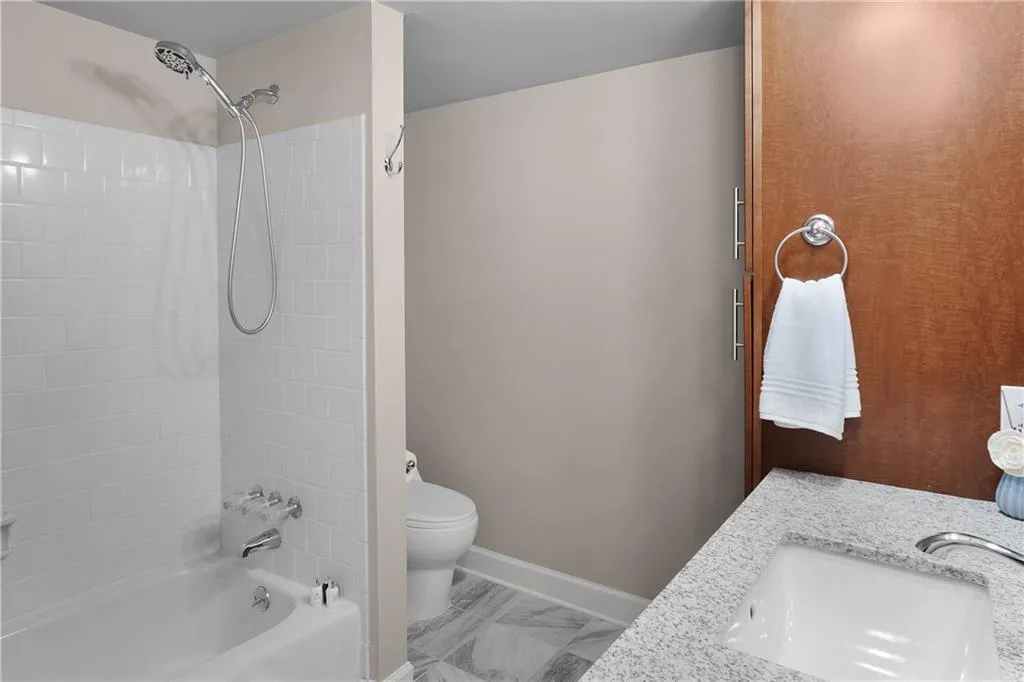 6851 Roswell Road Unit F1, Sandy Springs, Georgia 30328, 2 Bedrooms Bedrooms, ,2 BathroomsBathrooms,Residential,Sold,6851 Roswell Road Unit F1,7031931