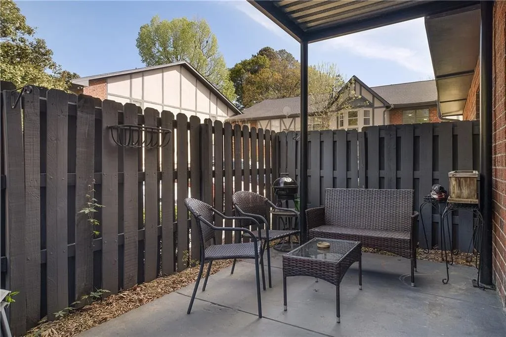 6851 Roswell Road Unit F1, Sandy Springs, Georgia 30328, 2 Bedrooms Bedrooms, ,2 BathroomsBathrooms,Residential,Sold,6851 Roswell Road Unit F1,7031931