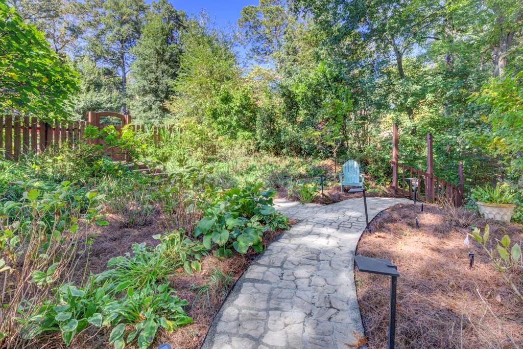 5200 Riverview Road, Atlanta, Georgia 30327, 4 Bedrooms Bedrooms, ,2 BathroomsBathrooms,Residential,Sold,5200 Riverview Road,7128060