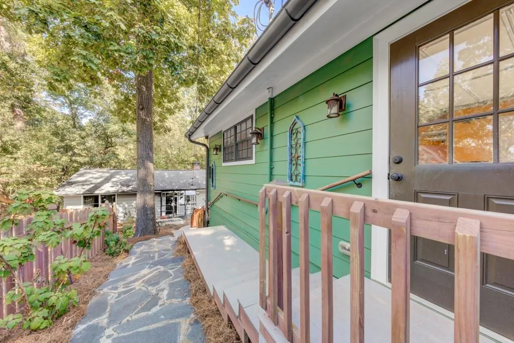 5200 Riverview Road, Atlanta, Georgia 30327, 4 Bedrooms Bedrooms, ,2 BathroomsBathrooms,Residential,Sold,5200 Riverview Road,7128060