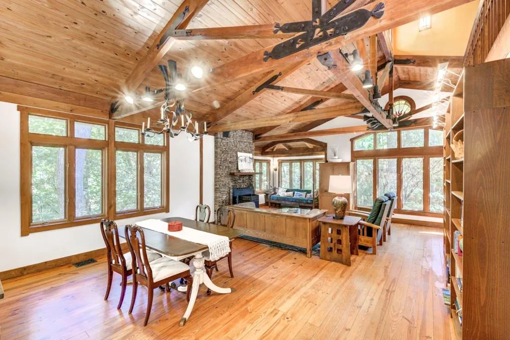 5200 Riverview Road, Atlanta, Georgia 30327, 4 Bedrooms Bedrooms, ,2 BathroomsBathrooms,Residential,Sold,5200 Riverview Road,7128060