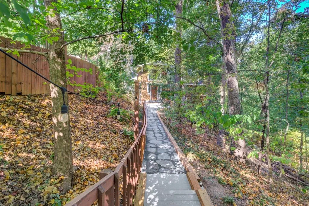 5200 Riverview Road, Atlanta, Georgia 30327, 4 Bedrooms Bedrooms, ,2 BathroomsBathrooms,Residential,Sold,5200 Riverview Road,7128060