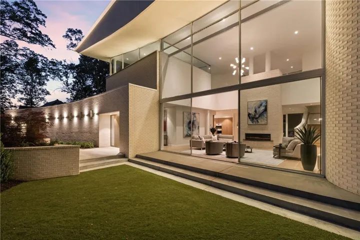 3619 Ivy Road Ne, Atlanta, Georgia 30342