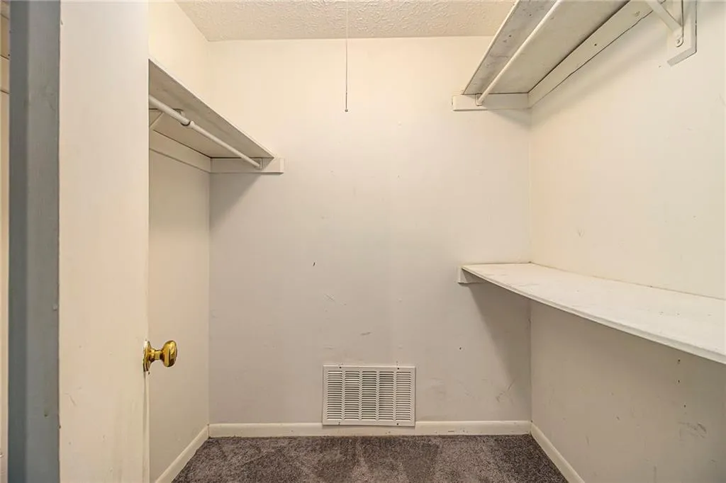 5143 Roswell Road Unit 8, Atlanta, Georgia 30342, 2 Bedrooms Bedrooms, ,1 BathroomBathrooms,Residential,For Sale,5143 Roswell Road Unit 8,7682883