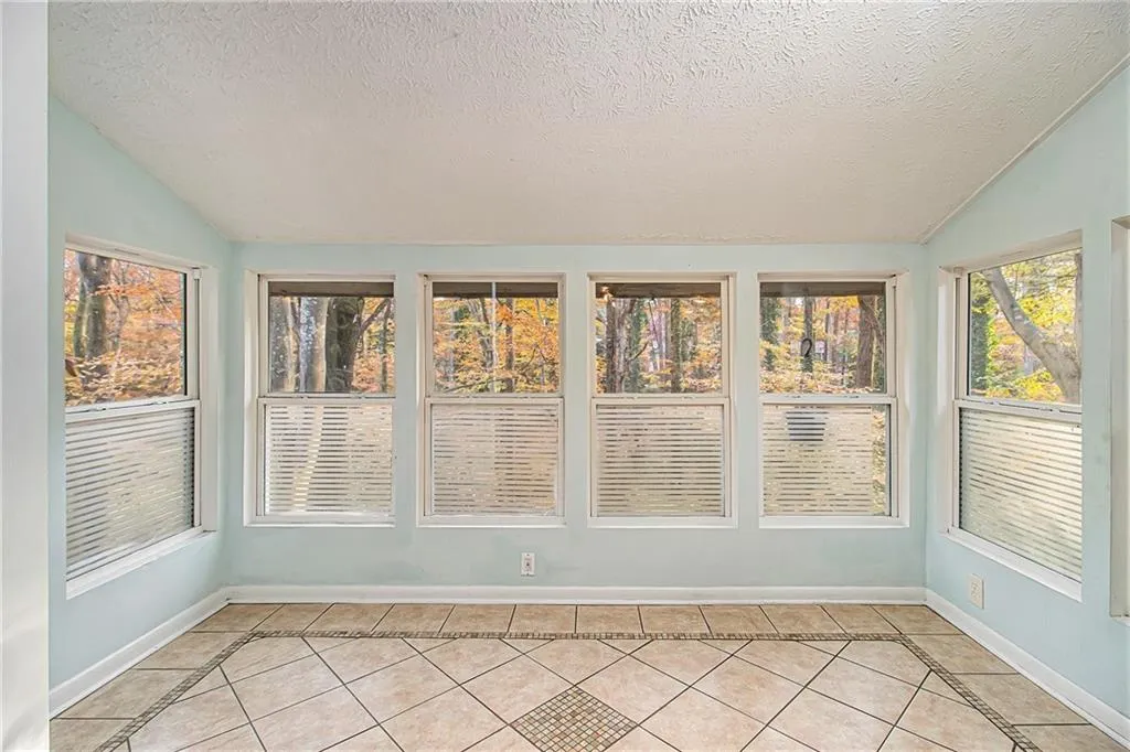 5143 Roswell Road Unit 8, Atlanta, Georgia 30342, 2 Bedrooms Bedrooms, ,1 BathroomBathrooms,Residential,For Sale,5143 Roswell Road Unit 8,7682883