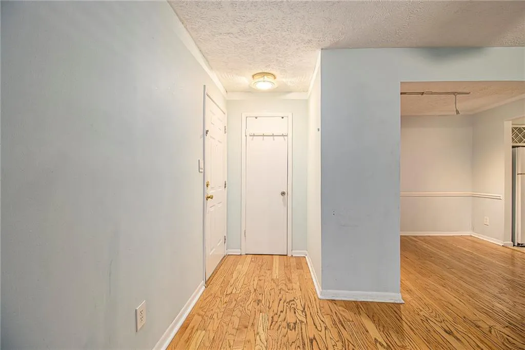 5143 Roswell Road Unit 8, Atlanta, Georgia 30342, 2 Bedrooms Bedrooms, ,1 BathroomBathrooms,Residential,For Sale,5143 Roswell Road Unit 8,7682883