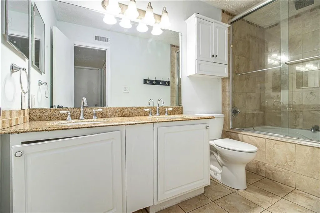 5143 Roswell Road Unit 8, Atlanta, Georgia 30342, 2 Bedrooms Bedrooms, ,1 BathroomBathrooms,Residential,For Sale,5143 Roswell Road Unit 8,7682883