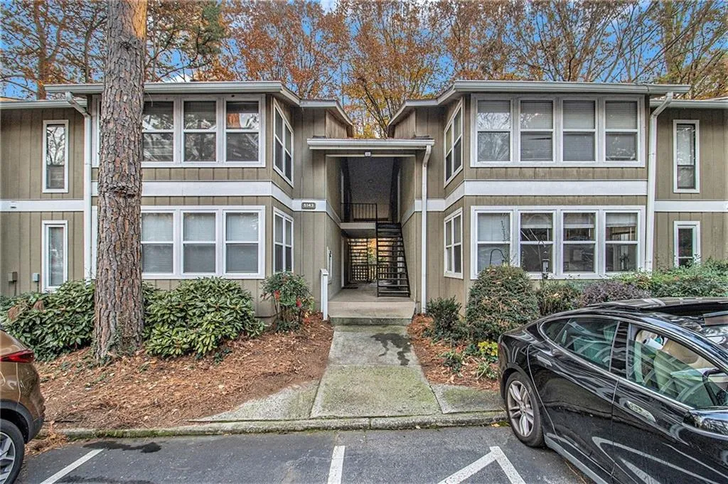 5143 Roswell Road Unit 8, Atlanta, Georgia 30342, 2 Bedrooms Bedrooms, ,1 BathroomBathrooms,Residential,For Sale,5143 Roswell Road Unit 8,7682883
