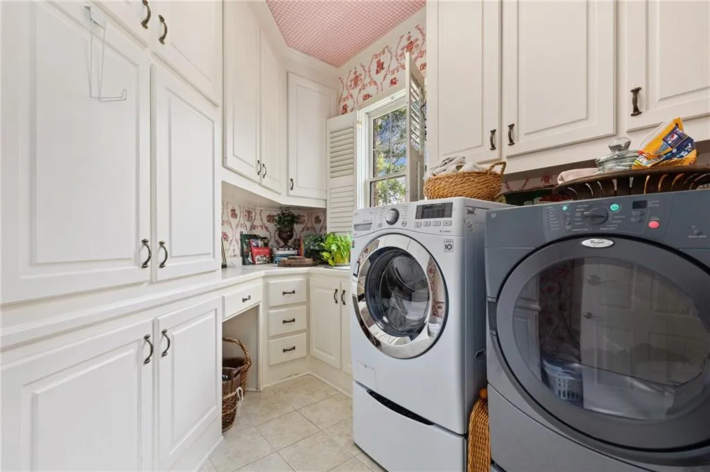 374 Caruso Court, Sandy Springs, Georgia 30350, 5 Bedrooms Bedrooms, ,6 BathroomsBathrooms,Residential,Sold,374 Caruso Court,6684749