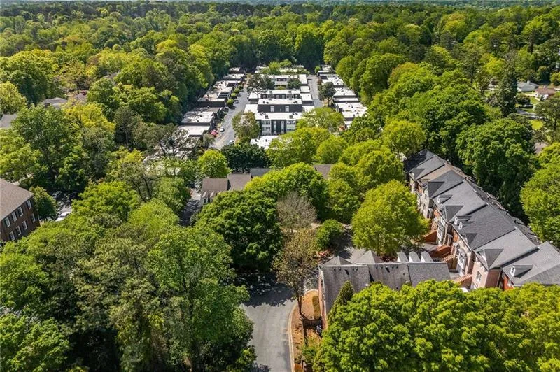 5180 Chemin De Vie, Atlanta, Georgia 30342, 2 Bedrooms Bedrooms, ,2 BathroomsBathrooms,Residential,For Sale,5180 Chemin De Vie,7652312