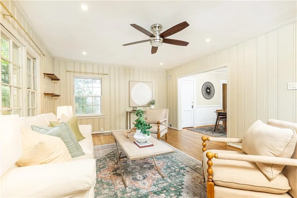 224 Peachtree Way Ne, Atlanta, Georgia 30305, 3 Bedrooms Bedrooms, ,3 BathroomsBathrooms,Residential,For Sale,224 Peachtree Way Ne,7629334