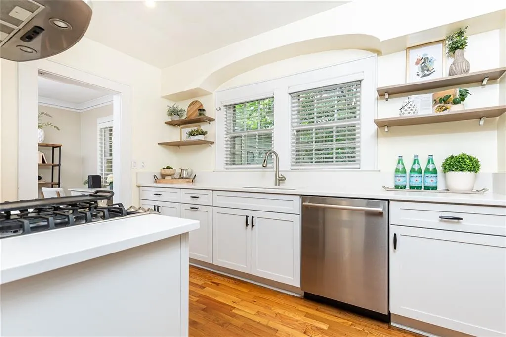 224 Peachtree Way Ne, Atlanta, Georgia 30305, 3 Bedrooms Bedrooms, ,3 BathroomsBathrooms,Residential,For Sale,224 Peachtree Way Ne,7629334