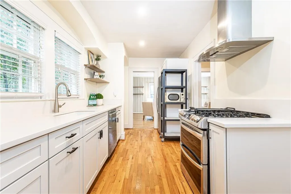 224 Peachtree Way Ne, Atlanta, Georgia 30305, 3 Bedrooms Bedrooms, ,3 BathroomsBathrooms,Residential,For Sale,224 Peachtree Way Ne,7629334