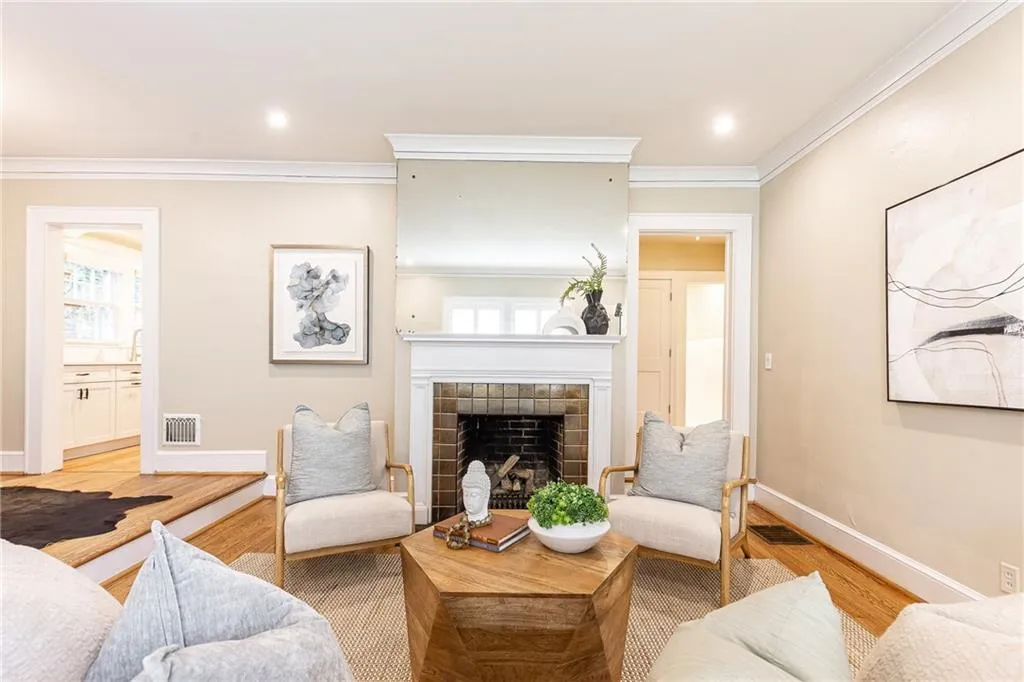224 Peachtree Way Ne, Atlanta, Georgia 30305, 3 Bedrooms Bedrooms, ,3 BathroomsBathrooms,Residential,For Sale,224 Peachtree Way Ne,7629334