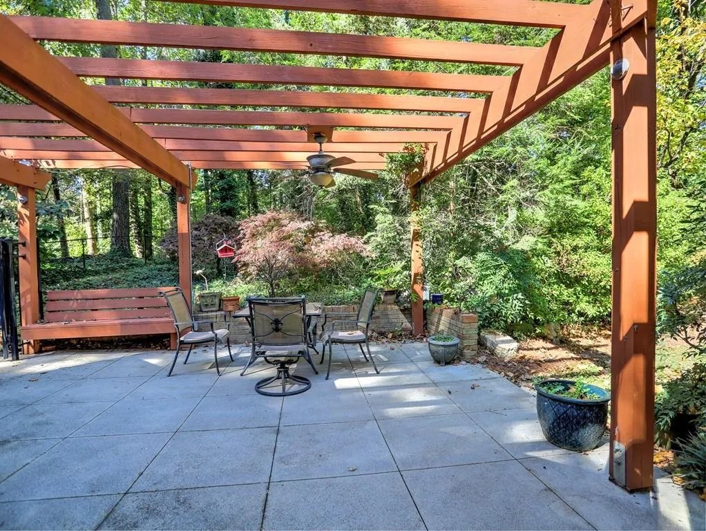 490 Dalrymple Road, Sandy Springs, Georgia 30328, 5 Bedrooms Bedrooms, ,3 BathroomsBathrooms,Residential,Sold,490 Dalrymple Road,6959861