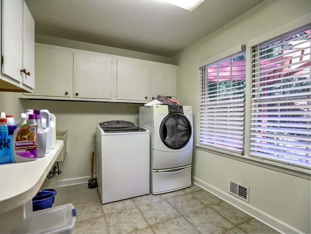 490 Dalrymple Road, Sandy Springs, Georgia 30328, 5 Bedrooms Bedrooms, ,3 BathroomsBathrooms,Residential,Sold,490 Dalrymple Road,6959861
