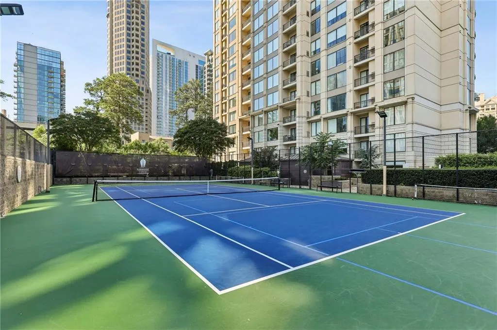 Tennis / pickleball court