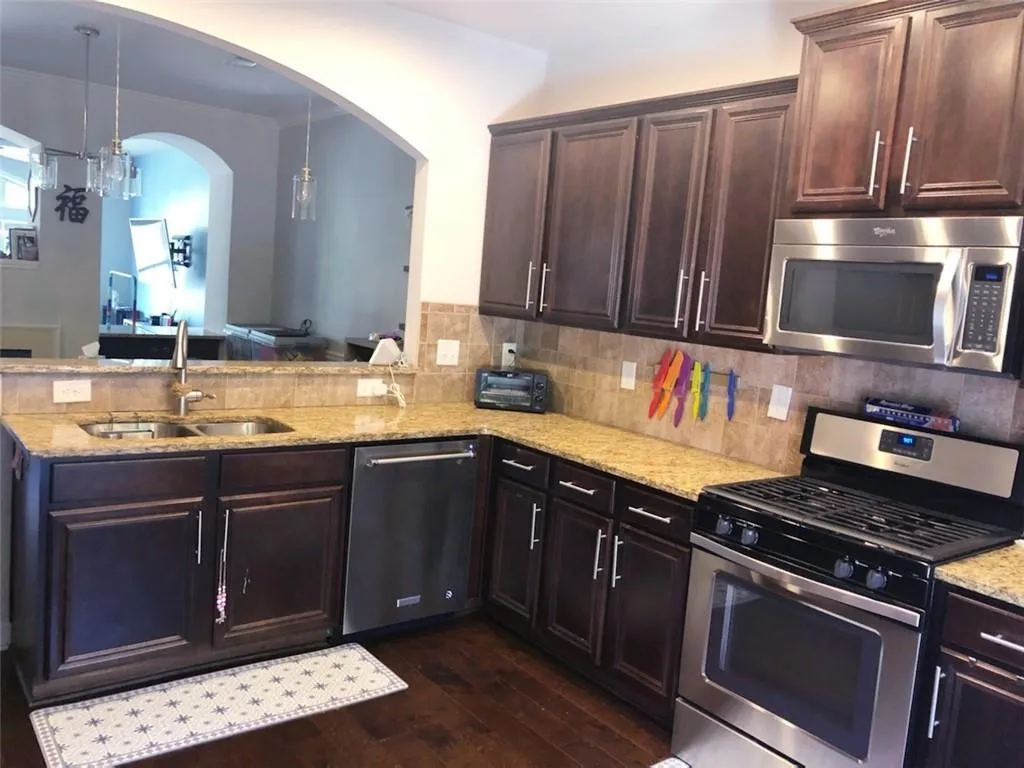 7370 Glisten Avenue, Atlanta, Georgia 30328, 3 Bedrooms Bedrooms, ,3 BathroomsBathrooms,Residential,Sold,7370 Glisten Avenue,6724759