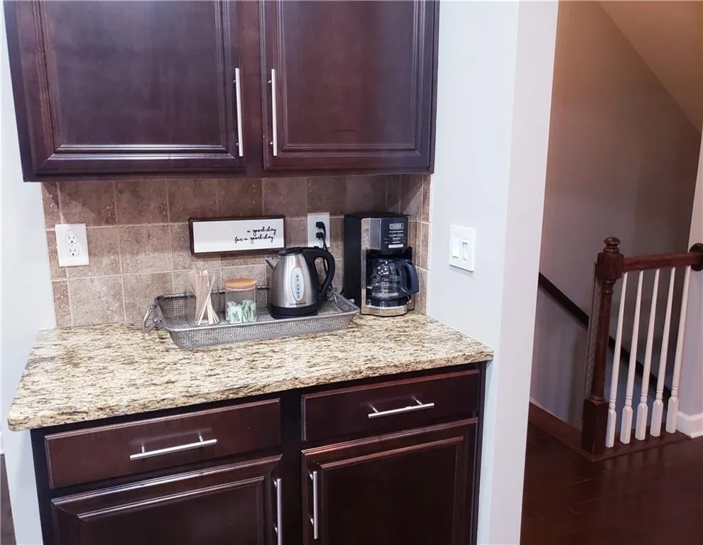 7370 Glisten Avenue, Atlanta, Georgia 30328, 3 Bedrooms Bedrooms, ,3 BathroomsBathrooms,Residential,Sold,7370 Glisten Avenue,6724759