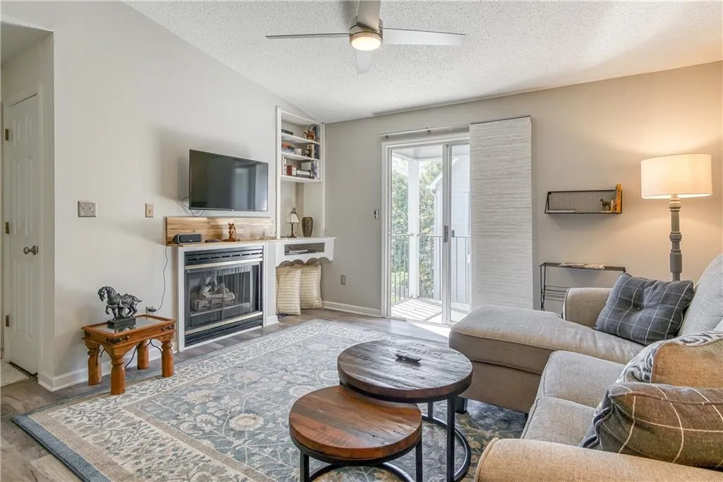 329 Granville Court, Atlanta, Georgia 30328, 1 Bedroom Bedrooms, ,1 BathroomBathrooms,Residential,Sold,329 Granville Court,6866246