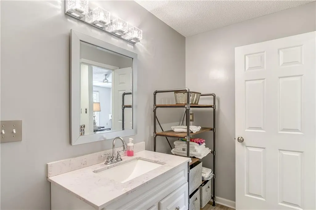 329 Granville Court, Atlanta, Georgia 30328, 1 Bedroom Bedrooms, ,1 BathroomBathrooms,Residential,Sold,329 Granville Court,6866246